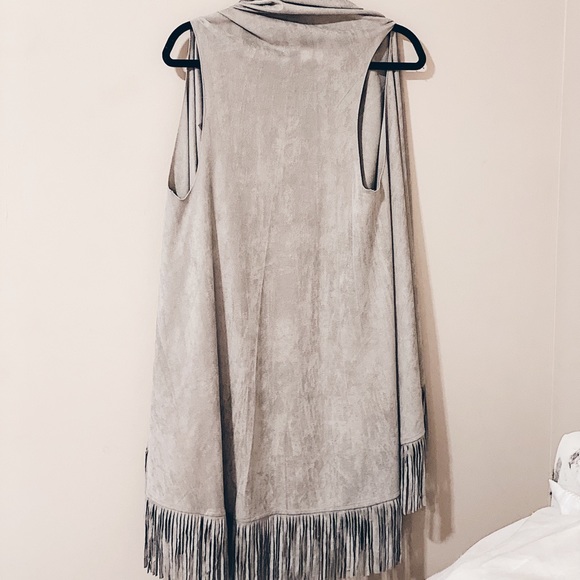 Boutique light grey fringe short sleeve cardi - Picture 2 of 2